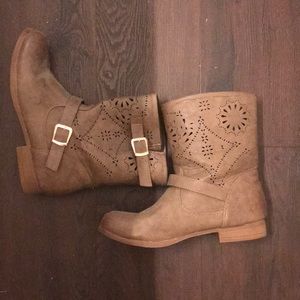 Short booties
